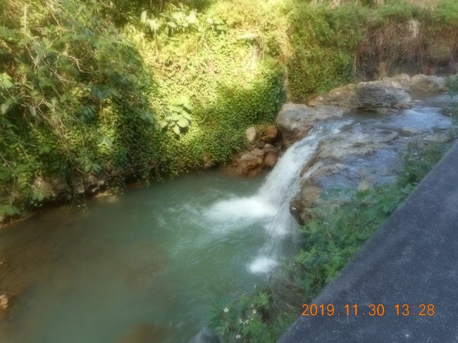 小さな滝です　