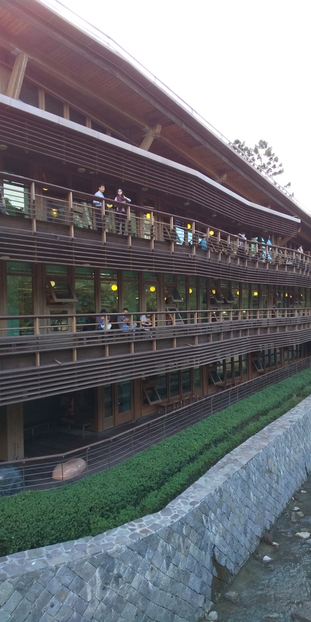 木造の図書館　観光名所にもなっています