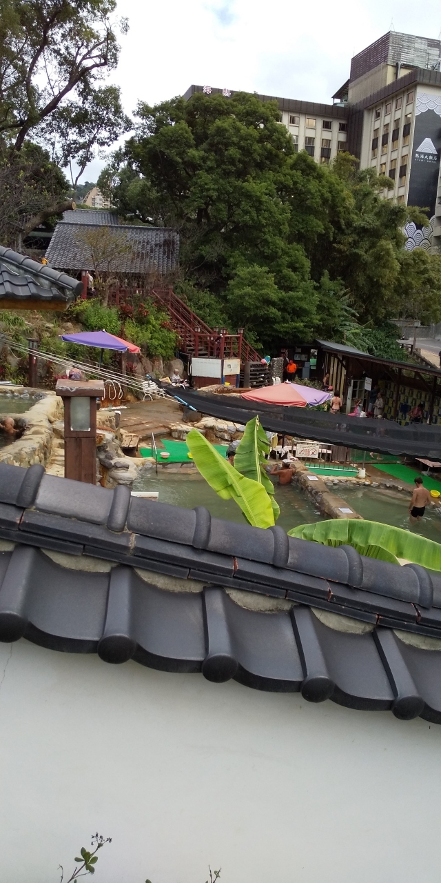 もう入れ替えの時間なので空いていますが週末は非常に混むそうです<br />妻が水着NGなので外から写真だけ