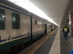 12月3日　カンパニアアルテカードを使ってナポリ中央駅からパエストゥム遺跡に向かいます。パエストゥムは無人駅なのでアルテカードがあると安心です。