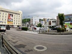 【中津川駅】

ここが「中津川駅前」。あのどこから見ても元）ダイエーっぽい建物は、今は観光案内所と物産展示場担っています。