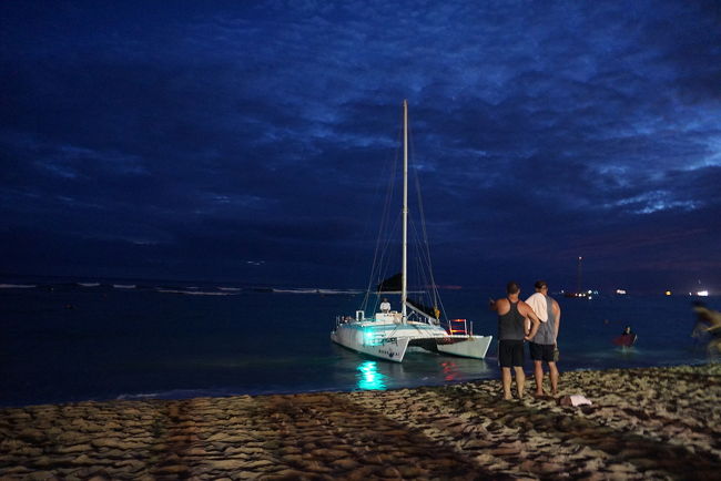 夜のワイキキビーチ