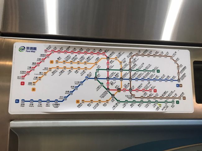 台湾の電車は激安。移動はほぼ電車にて。<br />赤のラインを使いました◎