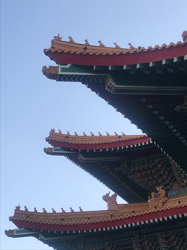 屋根の先にちょこちょこ並んでいるかわいいものたち、、