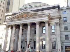 広場の向かい側にある、BMO Bank of Montreal。
カナダで最も古い銀行です。
すぐ隣は銀行博物館になっているようです。