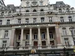 町を散策します。

オペラ座の怪人などで有名な劇場です。

公式サイト
https://lwtheatres.co.uk/theatres/her-majestys/