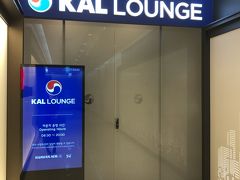 JAL指定はこちらのKAL lounge

夫はプライオリティーパスも持っているので、違うラウンジへもハシゴしていました。

