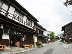 【ブラジルくんだりからとうとう来ちゃった妻籠宿（つまごじゅく）】

甘味屋（御菓子）さん。栗きんとん・彩る栗・栗きんつば・豆大福・なか栗なんかを買えるそうです。