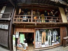 【ブラジルくんだりからとうとう来ちゃった妻籠宿（つまごじゅく）】

なんと、こんな場所に、サイケなアパレルのお店が....


