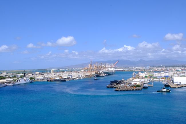 こっちは貨物船が見えます。