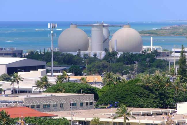 この巨大な球体はナニ?