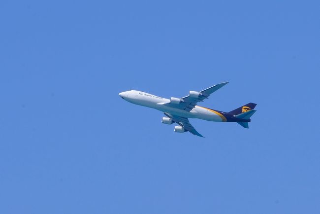 ジャンボの貨物機ですね。デカいと見ごたえがあります。