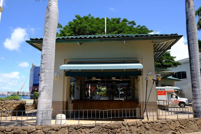 横には売店がありました。営業している様子。