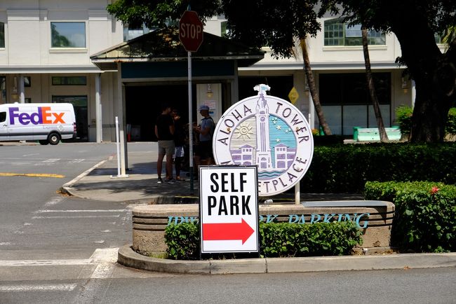 大学前の駐車場。