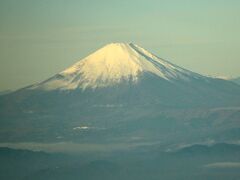 機内からも冠雪した富士山が綺麗に見られました。
