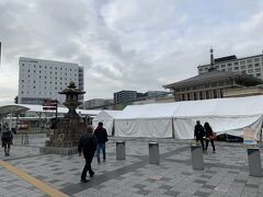 こちらはJR奈良駅。先ほどの近鉄奈良駅とは、徒歩10分ぐらいの所にあります。駅前は改装したようで、かなり綺麗になっています。