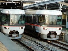 長野到着。到着列車と出発列車が別の、余裕有る運用です。

右の名古屋行きがちょっと動いたところでパチリ