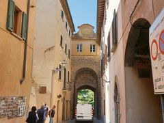 グアルナッチ通り

右手は、Hotel La Locanda

通りの先は、フィオレンティナ門 Porta Fiorentina