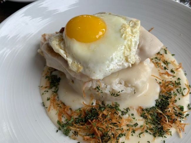 変わり種、魚のロコモコ。