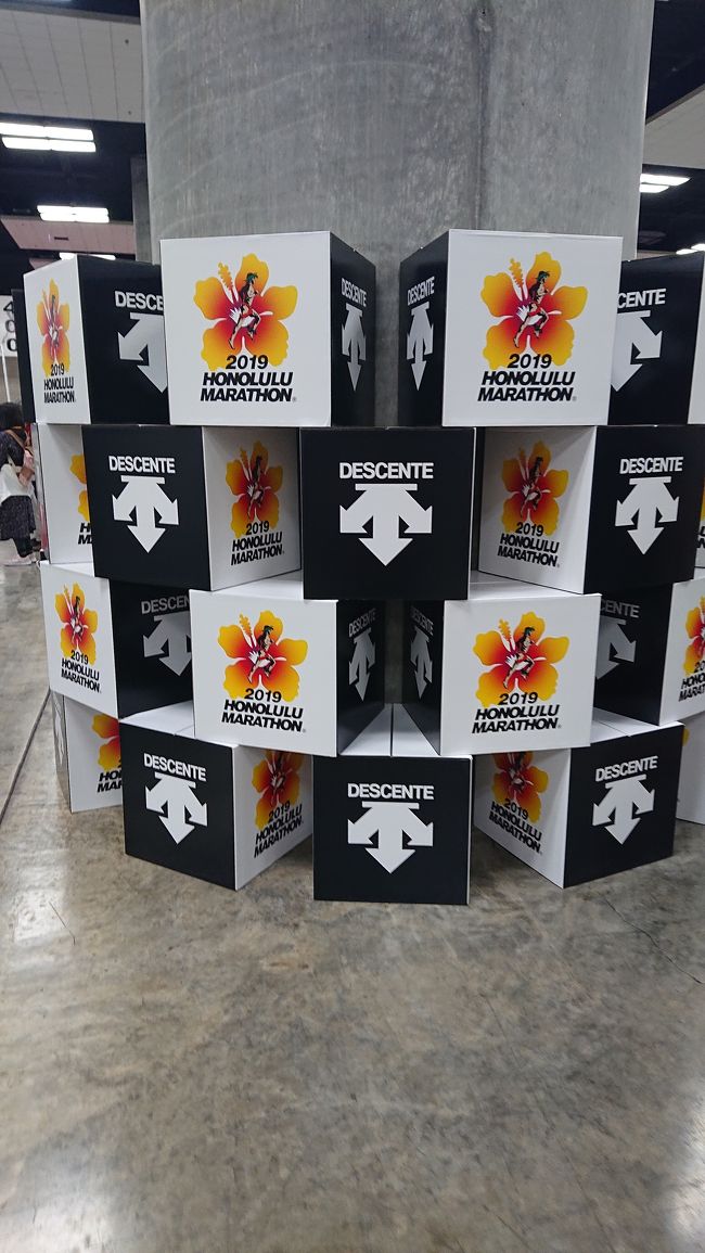 デサントさんがメインです。<br />好きなメーカーなのでグッズやTシャツを選ぶのに迷って大変でした。初日から人気商品は品薄だったりしてね。