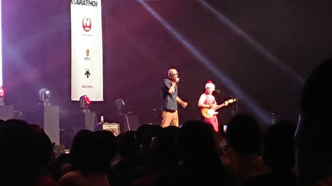 最後は爆風スランプのミニコンサートです。<br />パッパーラ河井さんはホノルルマラソンを50回目の記念大会にするために２週間前に湘南国際マラソンを走ってきたそうです。そしてホノルルマラソンの期間はパッパーラハワイさんと改名すると。素敵です。コンサートもリクエストにこたえてくれて、とても盛り上がりました。<br />コース上で会えたら良いなぁ。<br />と、楽しい１日は終わりました。