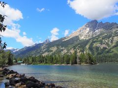 ここから更に北に。
ジェニーレイク Jenny Lake 到着。
雪解け水が流れているのか水がとても清んでいて綺麗でした。