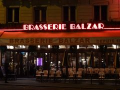 ブラッスリー　バルザール（Brasserie Balzar）
学生の街、カルチェラタンにあります。

すごくわかりやすい場所にあるのに、見つけられず。
本屋さんで場所を訪ねたら、すごく丁寧に教えてもらい到着。

今日接したフランス人は優しい人ばかり(*ﾉωﾉ)
