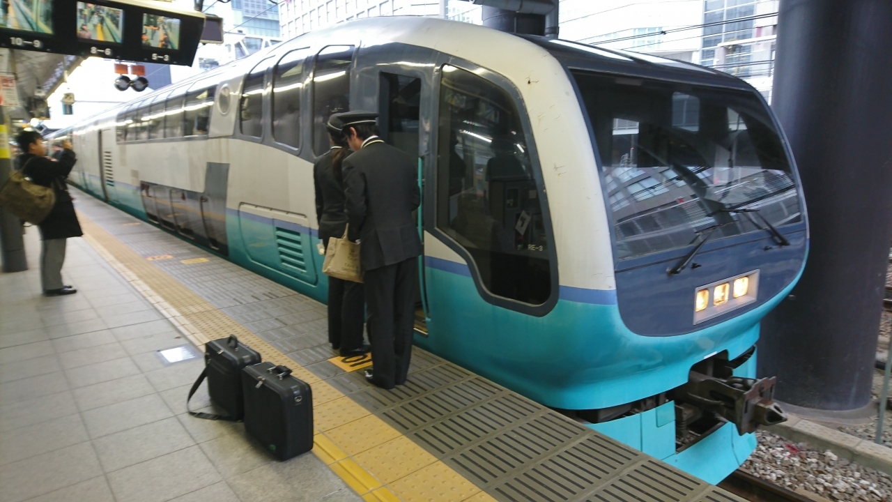 9:29　新宿駅4分遅れで発車
近頃は乗り入れ乗り入れで便利だけれど、遅延も多くなりますね