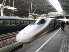 無事に南京駅に到着し、
30分ほどの待ち時間で次に乗る南通行きの高鉄が入ってきました！
