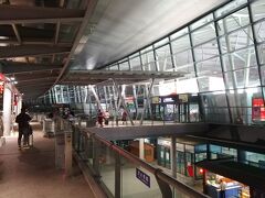 約40分ほどで空港に到着。
揚州と泰州の中間に造られた地方空港です。
