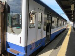 折り返しのと鉄道の下り列車に乗り込みます。
フリーきっぷ「北陸トライアングルルートきっぷ」を用意してきたので乗り降り自由だから便利！