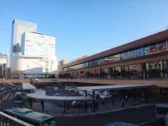 集合は仙台駅ですが、観光バス駐車場は東口なので反対側です。
でも、私の旅行記では出発前の仙台駅駅舎写真は欠かせませんのでわざわざ西口に来ました。