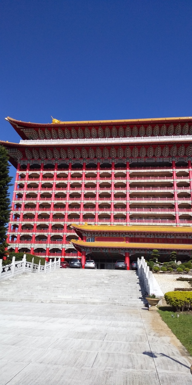 ２日目はよく晴れて気持ちが良い青空です<br />酸性泉好きな私たちはまず温泉に向かうことにしました