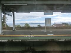 ホーム越しの琵琶湖、もう１枚。
まだ近江舞子駅発車前です。
