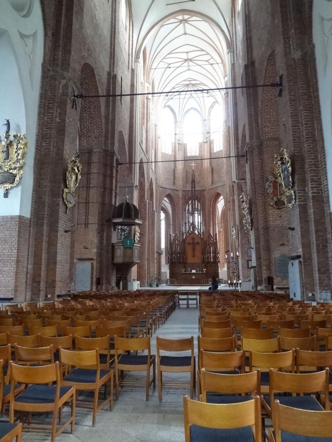 中はこんなに広いのに。