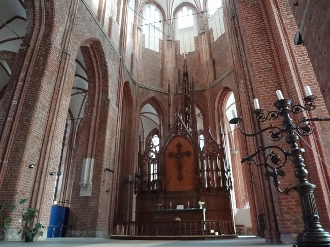 一番奥の祭壇。<br />こちらもいたってシンプル、というか質素。<br />商業都市にしては控えめなんですね。