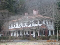 昼神温泉街を抜けた場所に十字屋コーヒー店がありましたが、もう営業は終了していました。