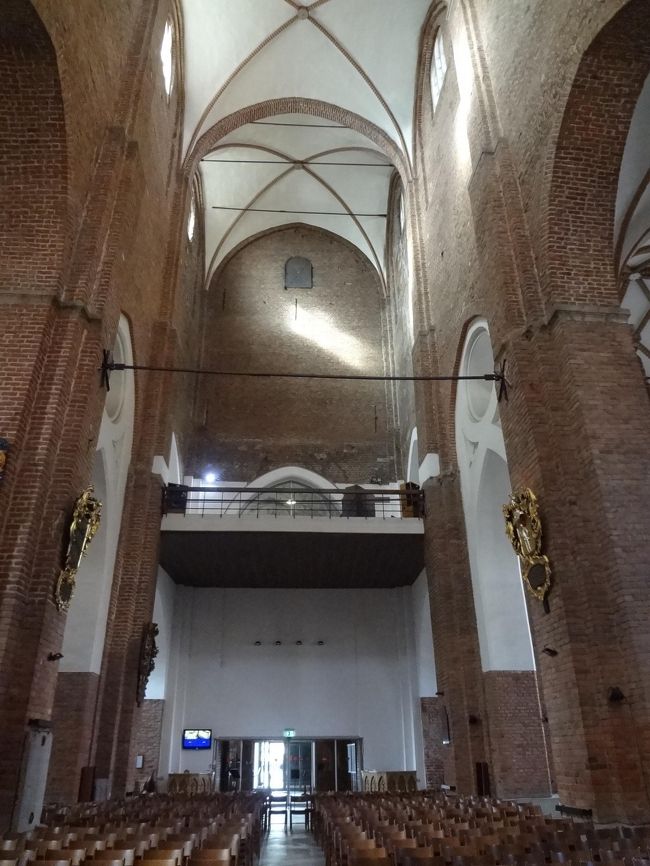 本来ならばパイプオルガンがあるはずのスペースが空っぽです。<br />火災や戦災で設置できないまま現在まで来てしまったそうです。