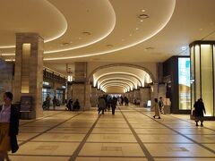 東京ミッドタウン日比谷の地下です
初めて来たのですが、
梅田の阪急と雰囲気少し似てますね