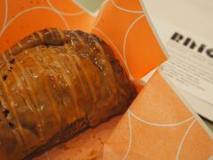 すぐ近くのアップルパイのお店が気になったので、つい購入
りんごがいっぱい入っていて美味しかったです！
