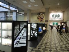 燕三条といえば刃物や金物が有名です。こちらはそれらを展示販売していました。なかなか良い品揃えで、面白かったです。