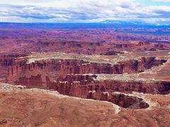 キャニオンランズ国立公園です。
　
グランドビューポイントオーバールック（Grand View Point Overlook）からの絶景です。
　
非常にスケールの大きな絶景が目の前に広がります。