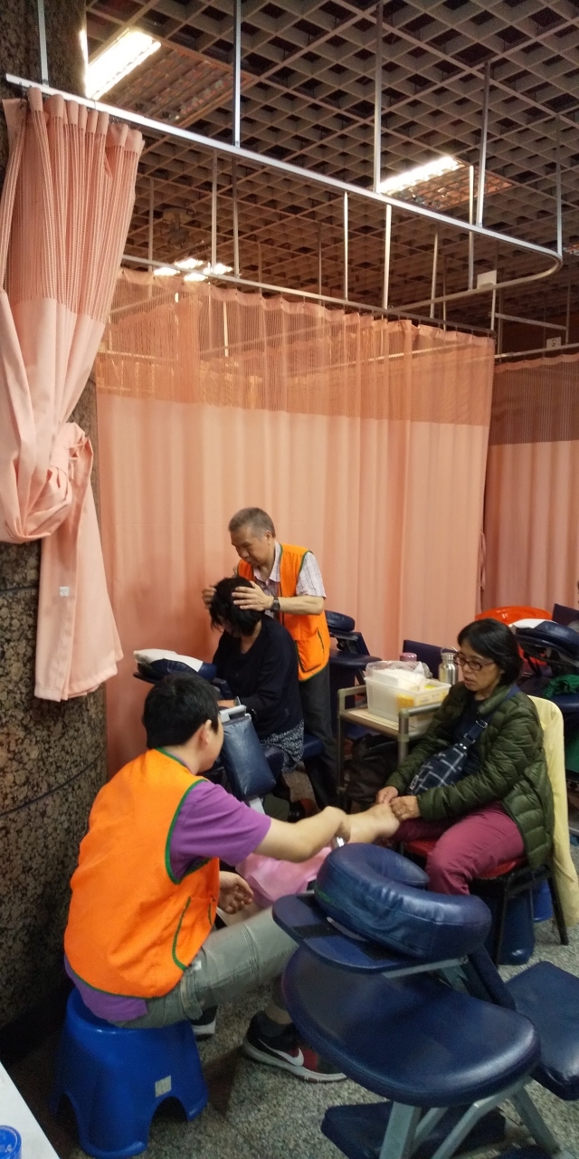 かなり混んでいて人気のよう<br />ほとんどの人が片言の日本語が話せます　ガンガン押してきますので痛い時は言いましょう<br />さっぱりすっきりしました