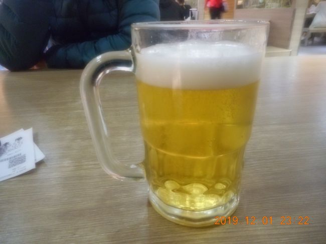 ビールです<br />第１ターミナルのフードコートで夜食
