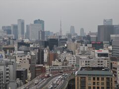 正面に東京タワー。