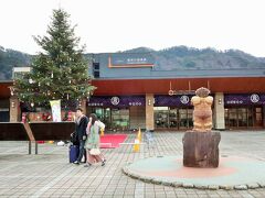 ホテルをチェックアウトし、鬼怒川温泉駅へ歩いてきました。