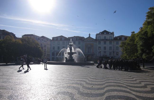 徒歩数分でロシオ広場へ。