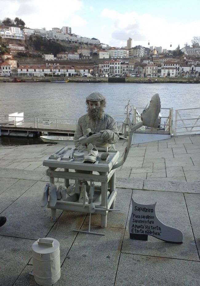 Ribeira で下車。賑やかなリベイラ広場を散策。