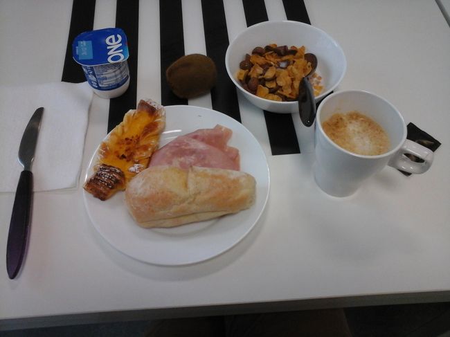 翌日、簡単だが、宿の朝食は食べ放題。