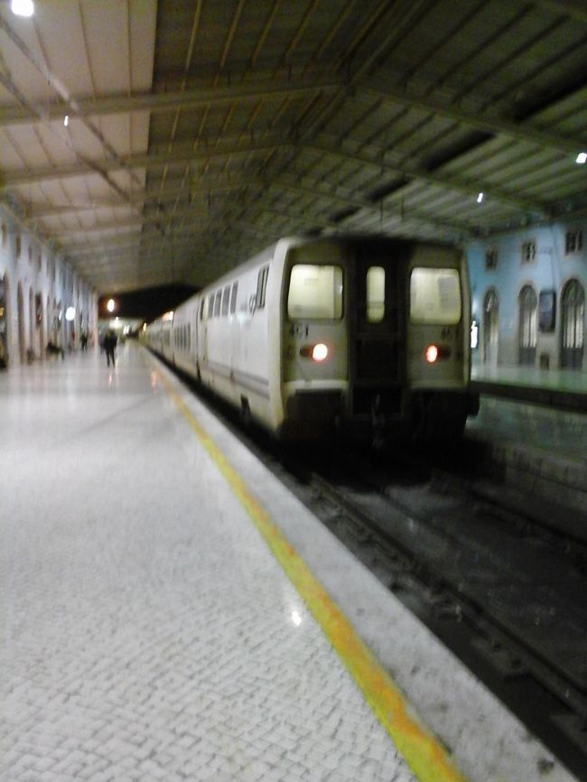 一日でリスボンのシントラ、ロッカ岬、発見者のモニュメント等主な観光スポットを回りました。<br />夜行列車でマドリードへ。